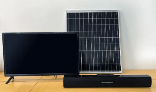 Télévision et barre de son solaire 32' Panas